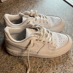 Girls Air Force 1 sneakers